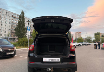 Подержанный автомобиль Volkswagen Tiguan 2010 года (17 фото)