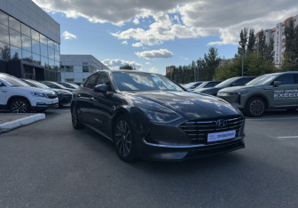 Подержанный автомобиль Hyundai Sonata 2020 года (3 фото)