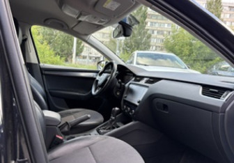Подержанный автомобиль Skoda Octavia Liftback 2020 года (10 фото)