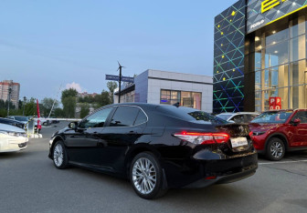 Подержанный автомобиль Toyota Camry Sedan 2021 года (7 фото)