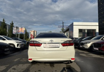 Подержанный автомобиль Toyota Camry Sedan 2016 года (6 фото)