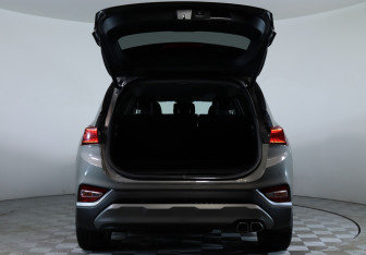 Подержанный автомобиль Hyundai Santa Fe 2019 года (7 фото)