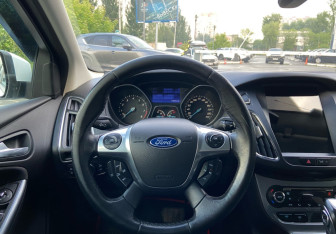 Подержанный автомобиль Ford Focus Hatchback 2012 года (15 фото)