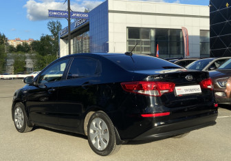 Подержанный автомобиль Kia Rio Sedan 2017 года (7 фото)