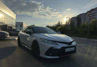 Подержанный автомобиль Toyota Camry Sedan 2021 года (3 фото)