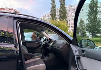 Подержанный автомобиль Volkswagen Tiguan 2010 года (10 фото)