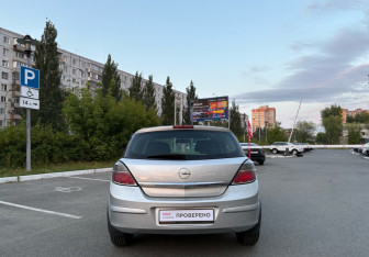 Подержанный автомобиль Opel Astra Hatchback 2010 года (6 фото)