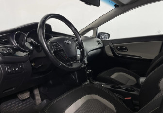 Подержанный автомобиль Kia Ceed Wagon 2018 года (10 фото)