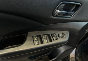 Подержанный автомобиль Honda CR-V 2012 года (10 фото)