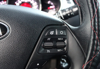Подержанный автомобиль Kia Ceed Hatchback 2014 года (13 фото)