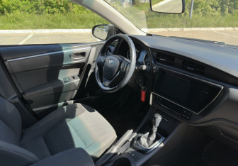 Подержанный автомобиль Toyota Corolla Sedan 2018 года (10 фото)