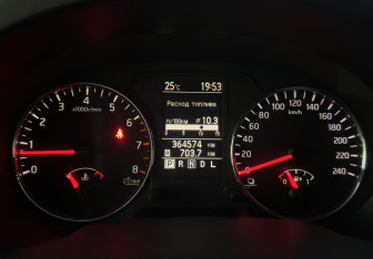 Подержанный автомобиль Nissan X-Trail 2011 года (15 фото)