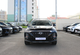 Подержанный автомобиль Hyundai Santa Fe 2019 года (2 фото)