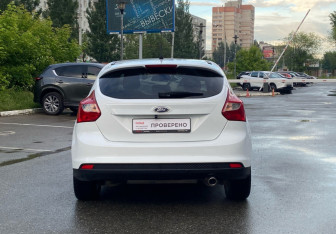 Подержанный автомобиль Ford Focus Hatchback 2012 года (6 фото)