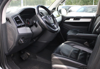 Подержанный автомобиль Volkswagen Multivan 2019 года (7 фото)