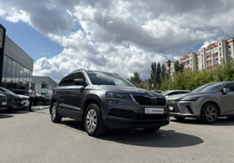 Подержанный автомобиль Skoda Karoq 2021 года (3 фото)