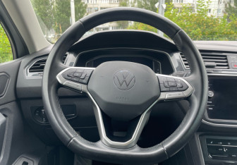 Подержанный автомобиль Volkswagen Tiguan 2021 года (14 фото)