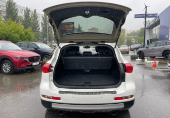 Подержанный автомобиль Infiniti QX50 2014 года (18 фото)