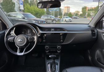 Подержанный автомобиль Kia Rio Sedan 2020 года (11 фото)
