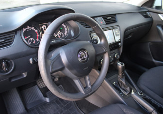 Подержанный автомобиль Skoda Octavia Liftback 2018 года (11 фото)