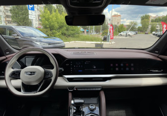Подержанный автомобиль Geely Monjaro 2023 года (11 фото)