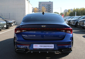 Подержанный автомобиль Kia K5 2021 года (5 фото)
