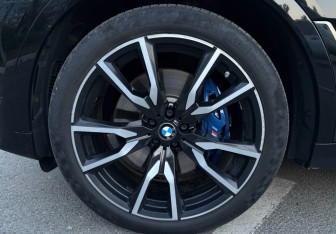 Подержанный автомобиль BMW X7 2021 года (20 фото)