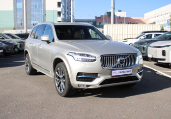 Подержанный автомобиль Volvo XC90 2017 года (3 фото)