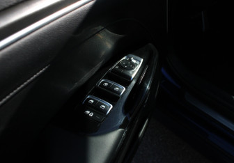 Подержанный автомобиль Kia K5 2021 года (15 фото)
