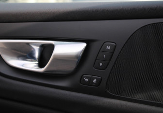 Подержанный автомобиль Volvo S60 2020 года (16 фото)
