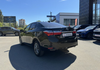 Подержанный автомобиль Toyota Corolla Sedan 2018 года (7 фото)