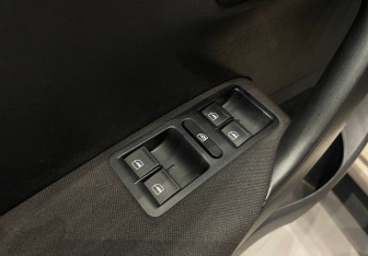 Подержанный автомобиль Volkswagen Polo Sedan 2017 года (8 фото)