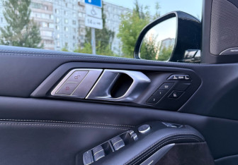 Подержанный автомобиль BMW X7 2021 года (15 фото)