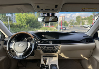 Подержанный автомобиль Lexus ES 2014 года (11 фото)