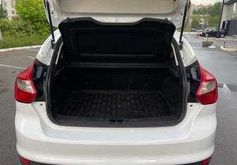 Подержанный автомобиль Ford Focus Hatchback 2012 года (18 фото)