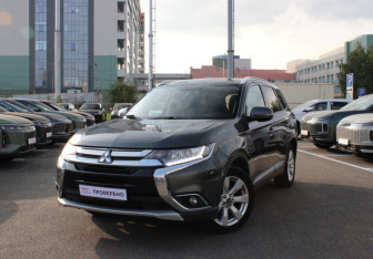 Подержанный автомобиль Mitsubishi Outlander 2016 года (5 фото)