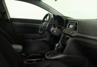 Подержанный автомобиль Hyundai Elantra Sedan 2018 года (9 фото)