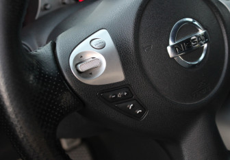 Подержанный автомобиль Nissan Juke 2011 года (15 фото)