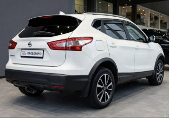 Подержанный автомобиль Nissan Qashqai 2017 года (8 фото)