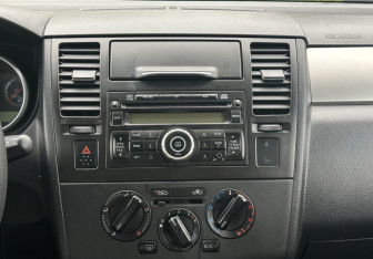 Подержанный автомобиль Nissan Tiida Hatchback 2012 года (13 фото)