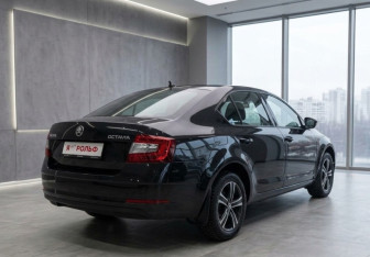 Подержанный автомобиль Skoda Octavia Liftback 2017 года (3 фото)