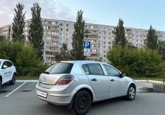 Подержанный автомобиль Opel Astra Hatchback 2010 года (5 фото)