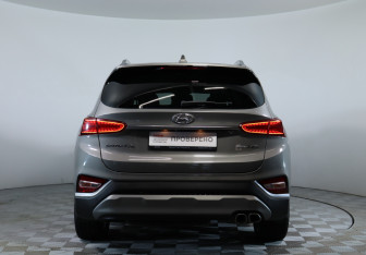 Подержанный автомобиль Hyundai Santa Fe 2019 года (6 фото)