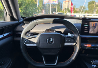 Подержанный автомобиль Changan UNI-V 2024 года (14 фото)