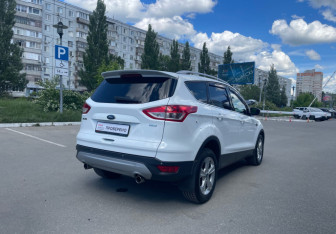 Подержанный автомобиль Ford Kuga 2014 года (7 фото)