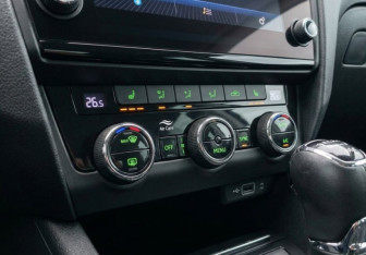 Подержанный автомобиль Skoda Octavia Liftback 2017 года (10 фото)