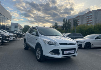 Подержанный автомобиль Ford Kuga 2014 года (3 фото)