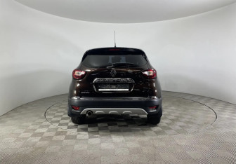 Подержанный автомобиль Renault Kaptur 2018 года (6 фото)