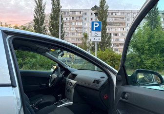 Подержанный автомобиль Opel Astra Hatchback 2010 года (10 фото)