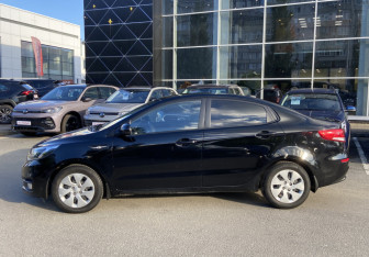 Подержанный автомобиль Kia Rio Sedan 2017 года (8 фото)